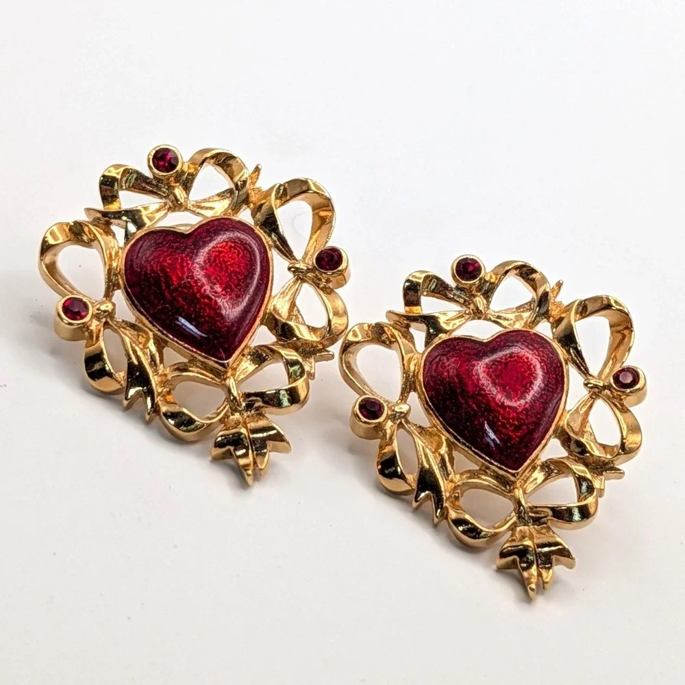 Avon Vintage Red Glitter Enamel Heart Bow Gold Tone Stud Earrings 1.25